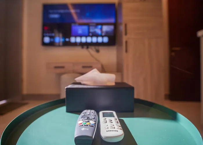 Luxury One-Bedroom Apt Alrimal-3