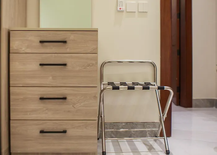 Luxury One-Bedroom Apt Alrimal-3