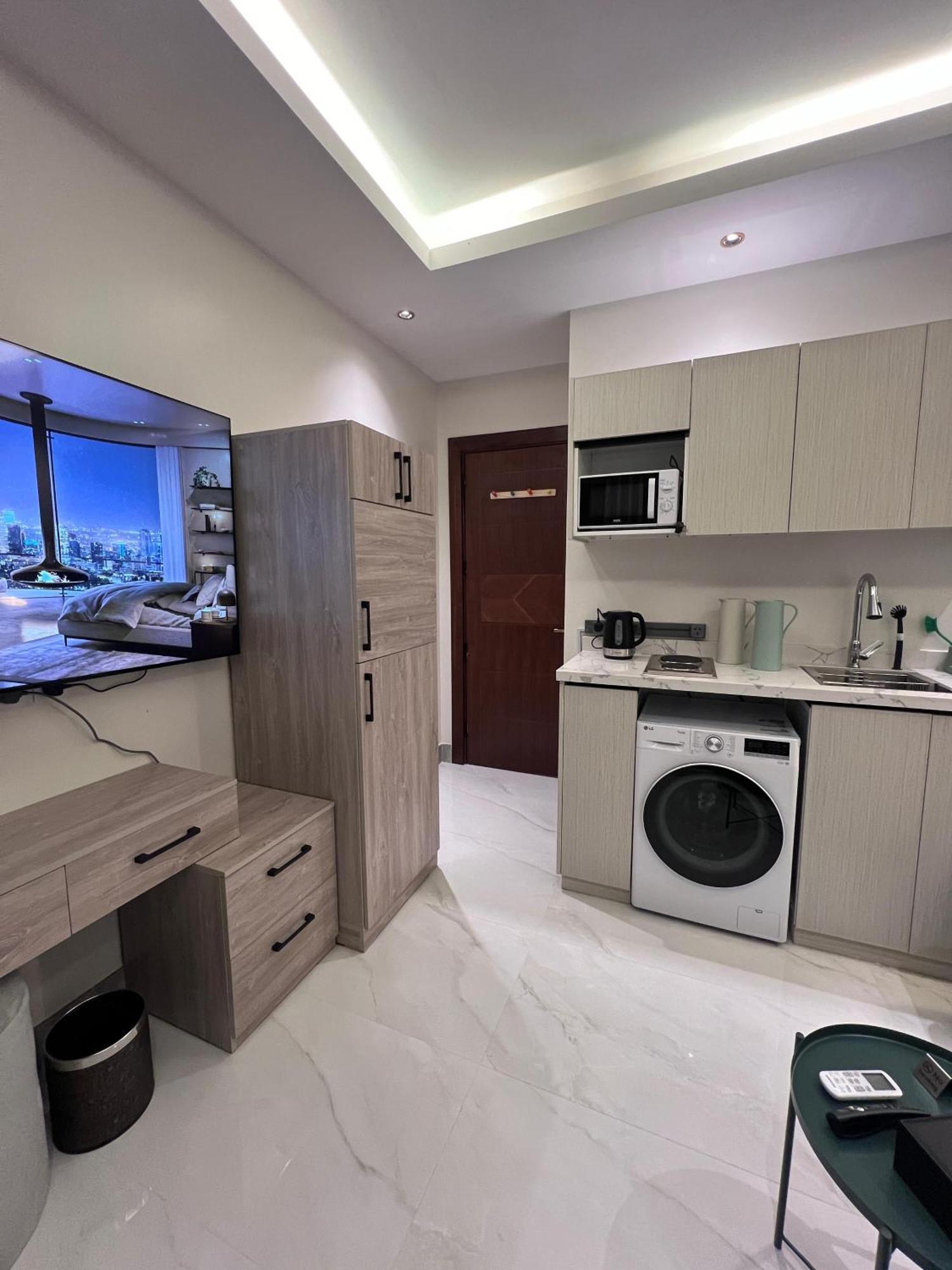 Luxury One-bedroom Alrimal-3